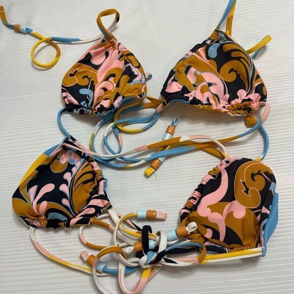 Maaji Swizzle Camellia Sliding Triangle Reversible Bikini Top Size Medium - Picture 4 of 7